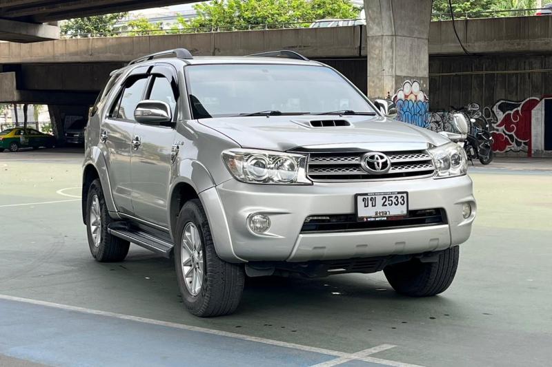 TOYOTA FORTUNER 2009