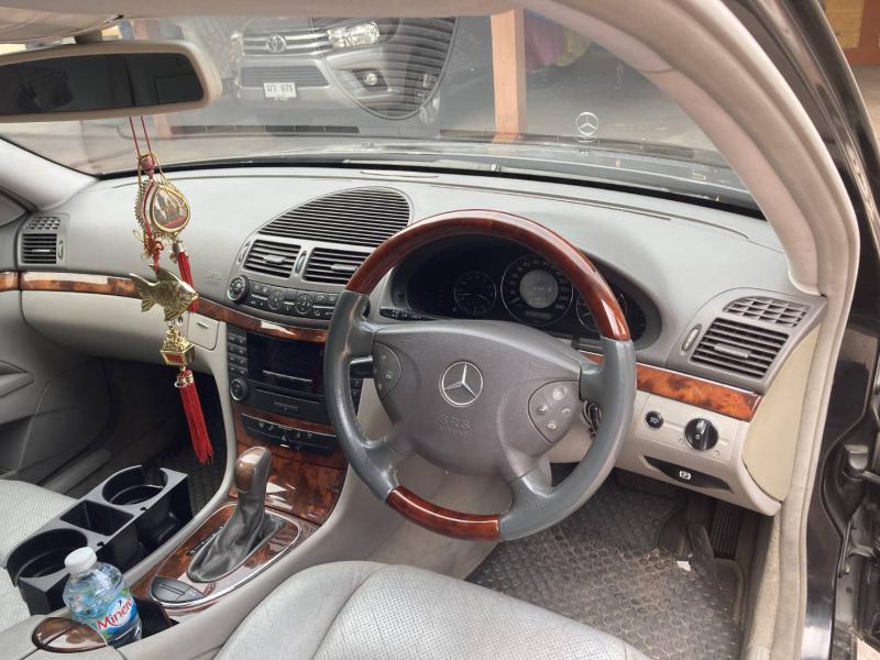 BENZ E200 2004