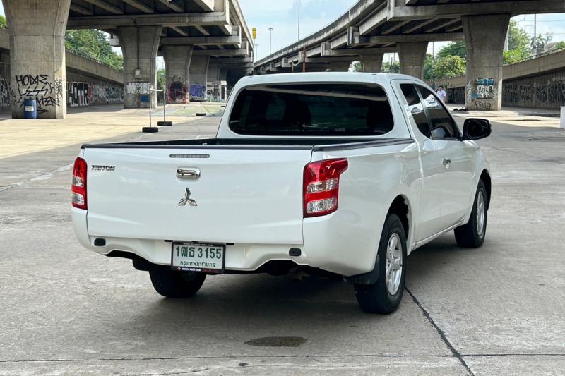 MITSUBISHI Triton Mega Cab 2015