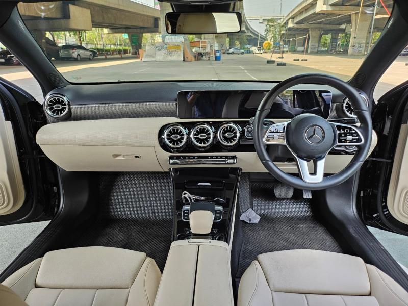 BENZ A200 2021