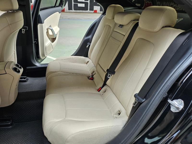 BENZ A200 2021