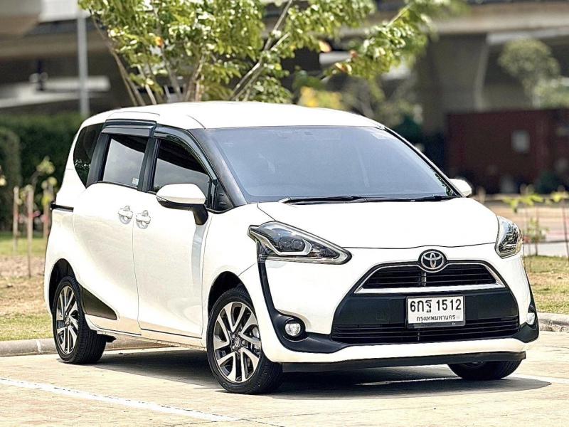 TOYOTA Sienta 2017