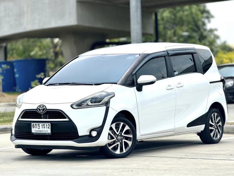 TOYOTA Sienta 2017