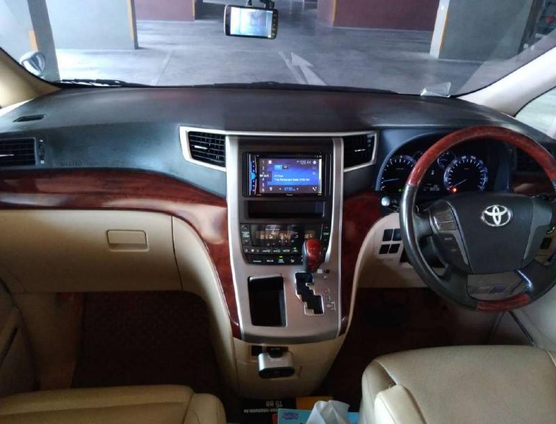 TOYOTA ALPHARD 2010