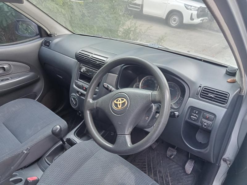 TOYOTA Avanza 2004