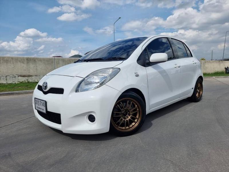 TOYOTA Yaris 2013