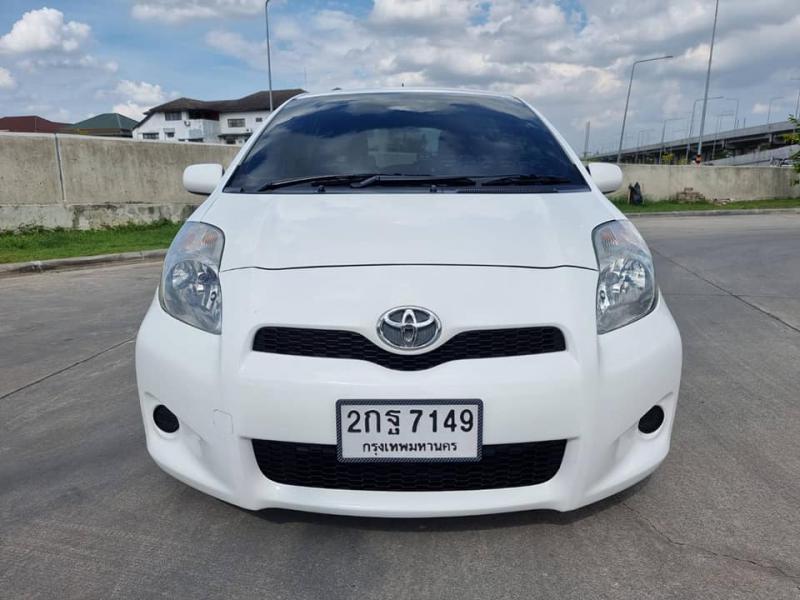 TOYOTA Yaris 2013