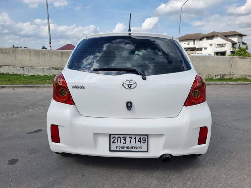 TOYOTA Yaris 2013