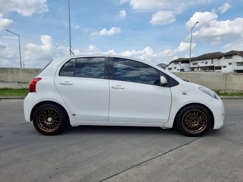 TOYOTA Yaris 2013