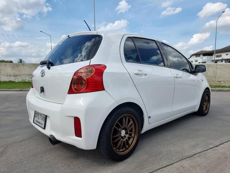 TOYOTA Yaris 2013