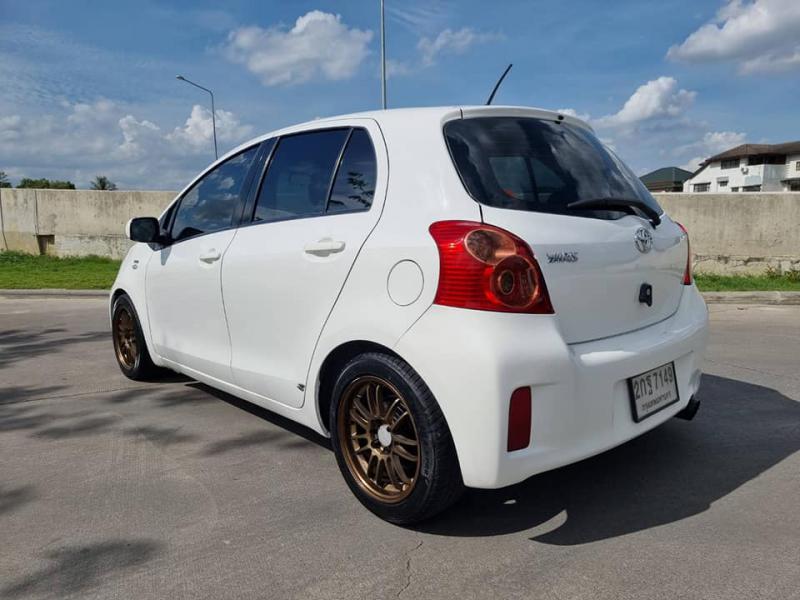 TOYOTA Yaris 2013