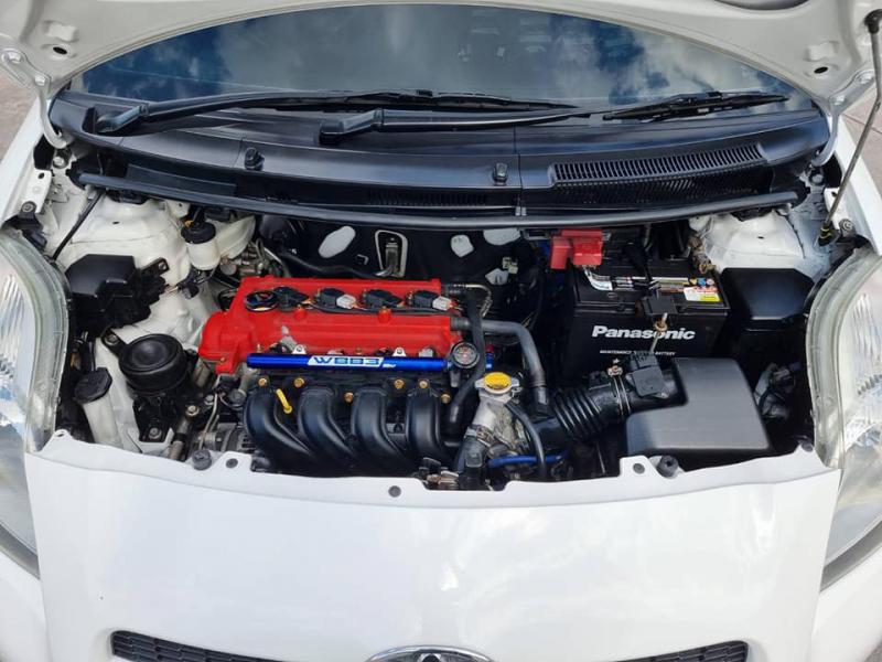TOYOTA Yaris 2013