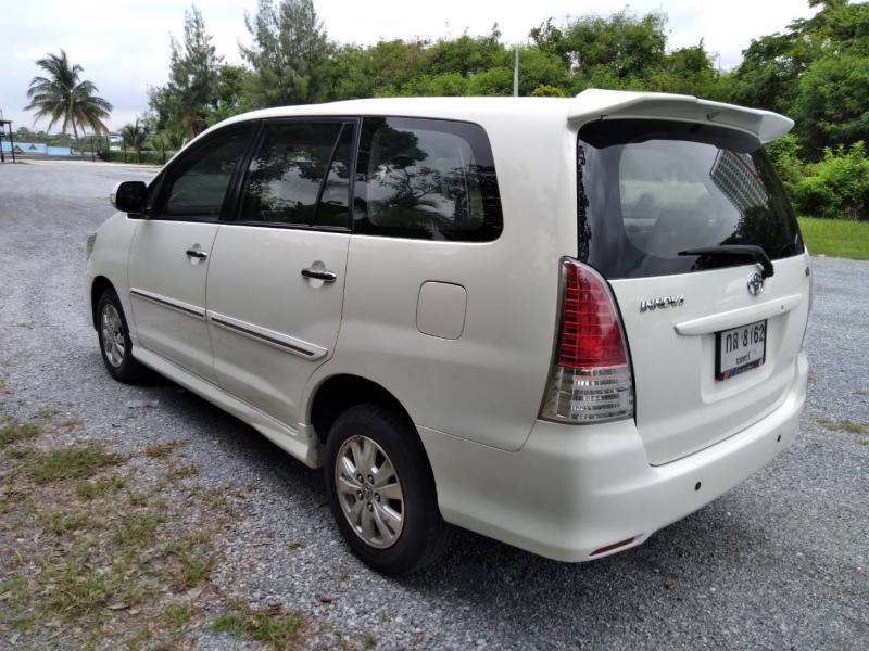 TOYOTA INNOVA 2012