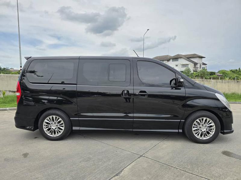 HYUNDAI H1 2015