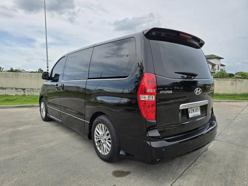HYUNDAI H1 2015