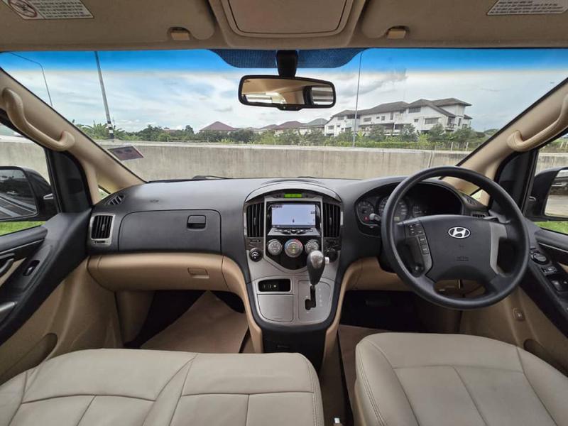 HYUNDAI H1 2015
