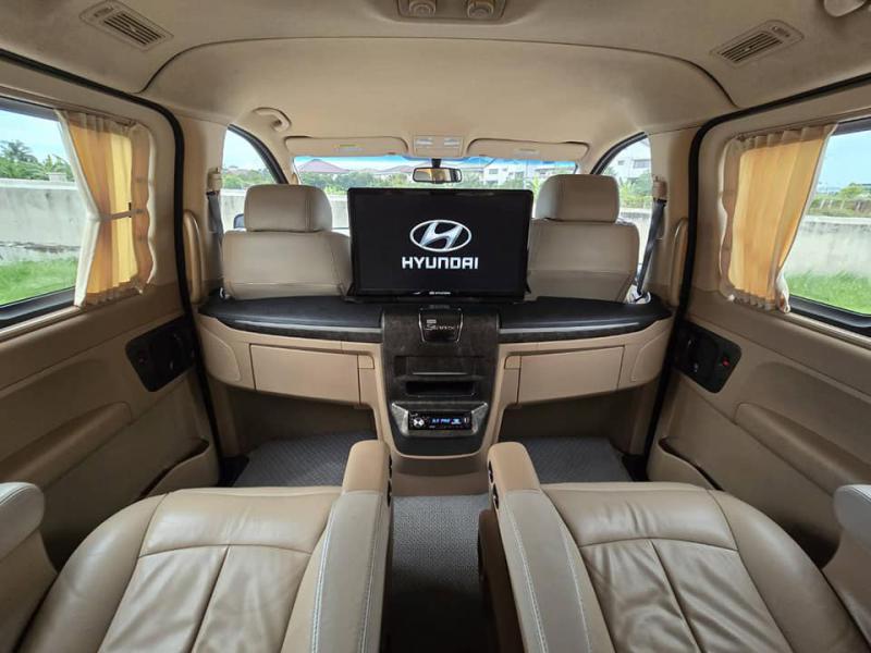 HYUNDAI H1 2015