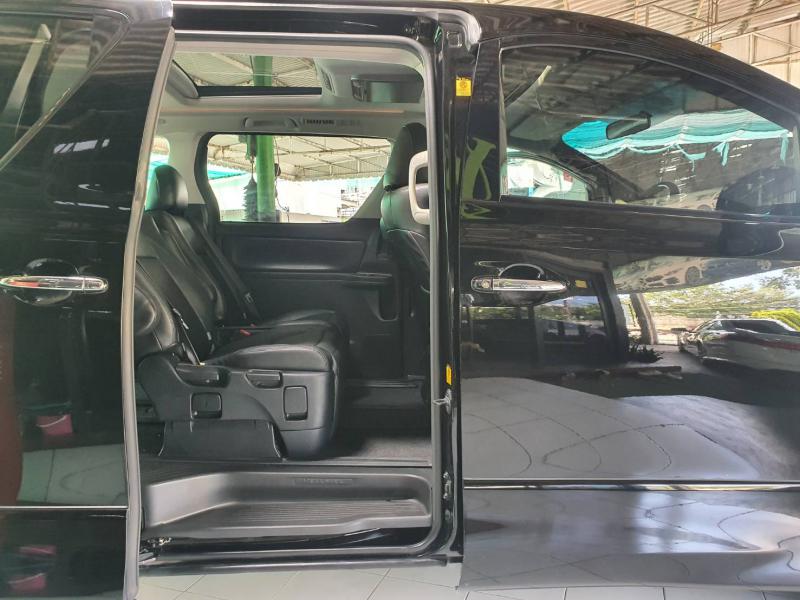 TOYOTA Vellfire 2.4V 2011