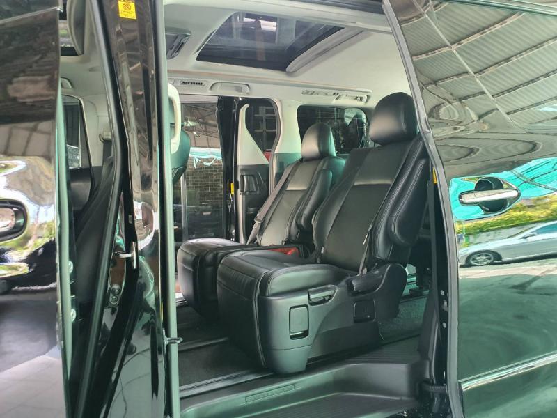 TOYOTA Vellfire 2.4V 2011