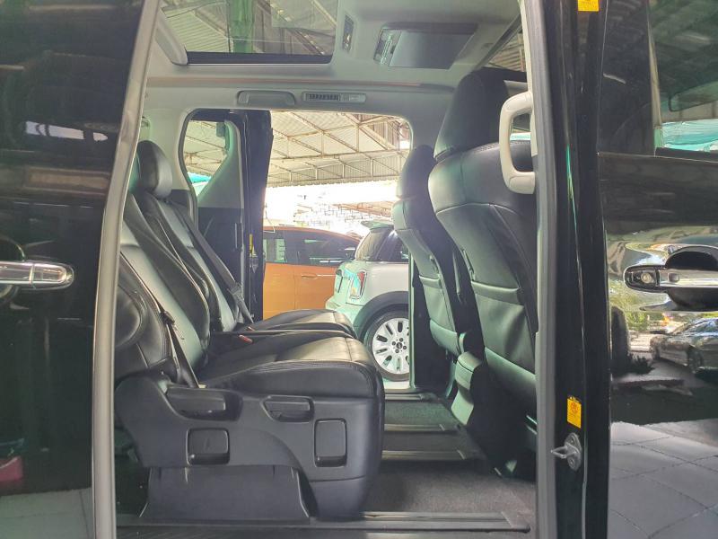 TOYOTA Vellfire 2.4V 2011