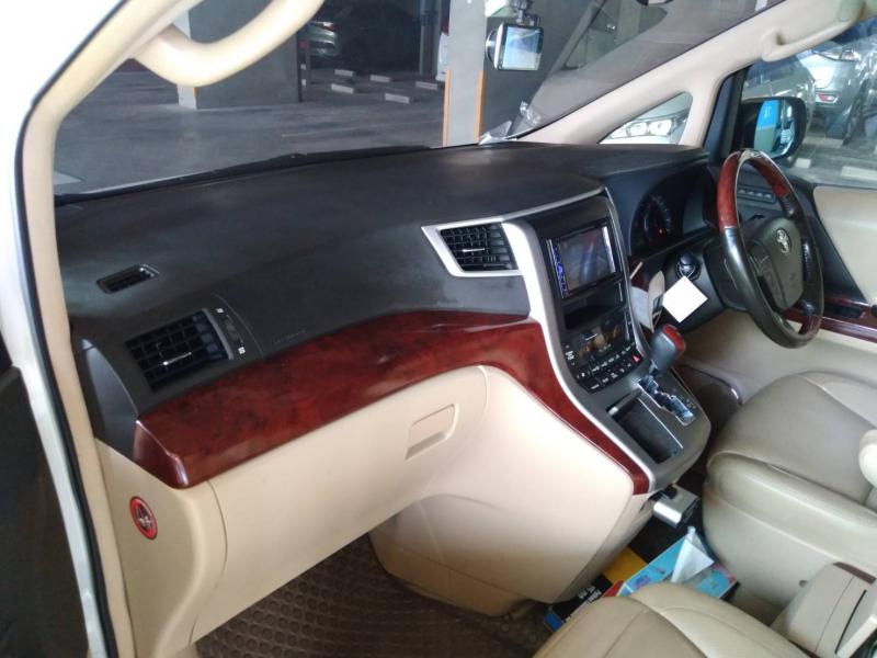 TOYOTA ALPHARD 2010