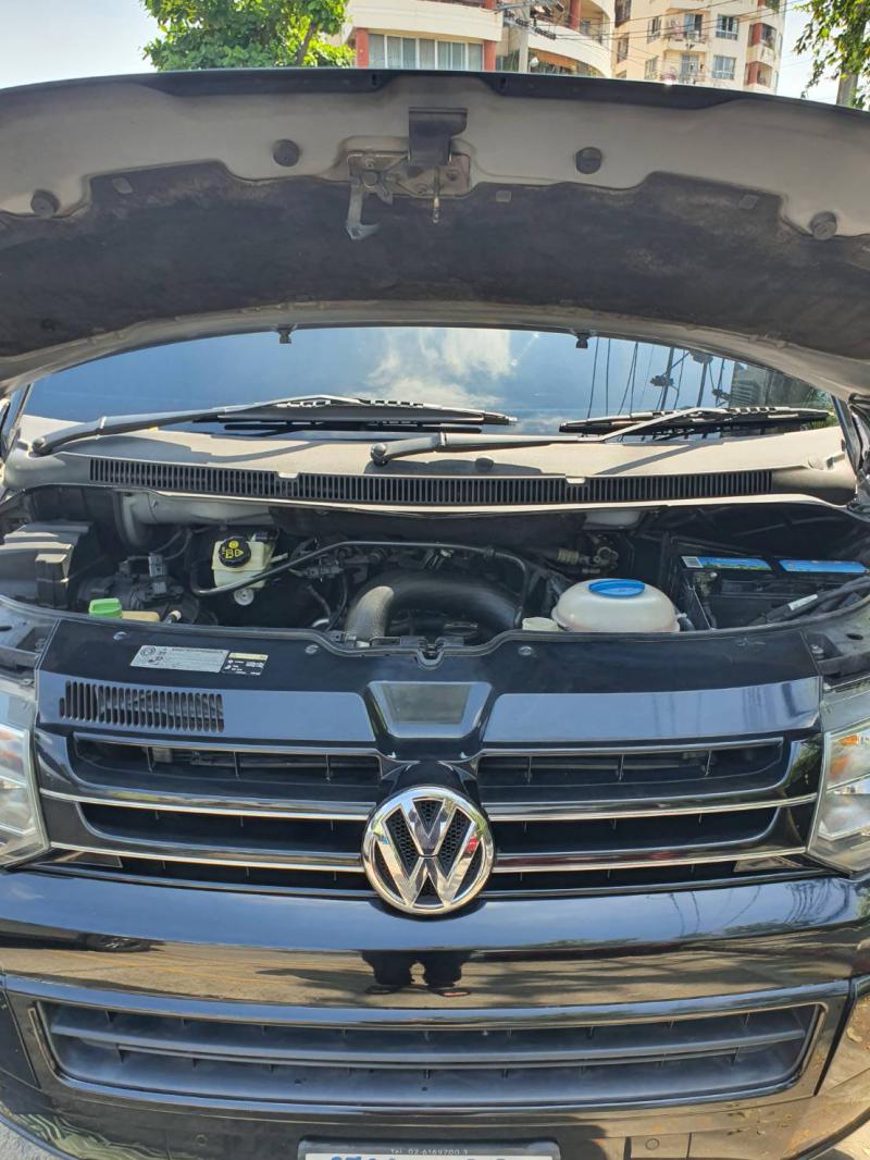 VOLKSWAGEN Caravelle T5 2.0 TDi 2012