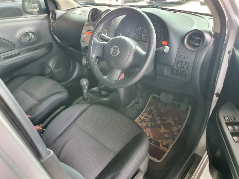 NISSAN March 1.2EL 2011