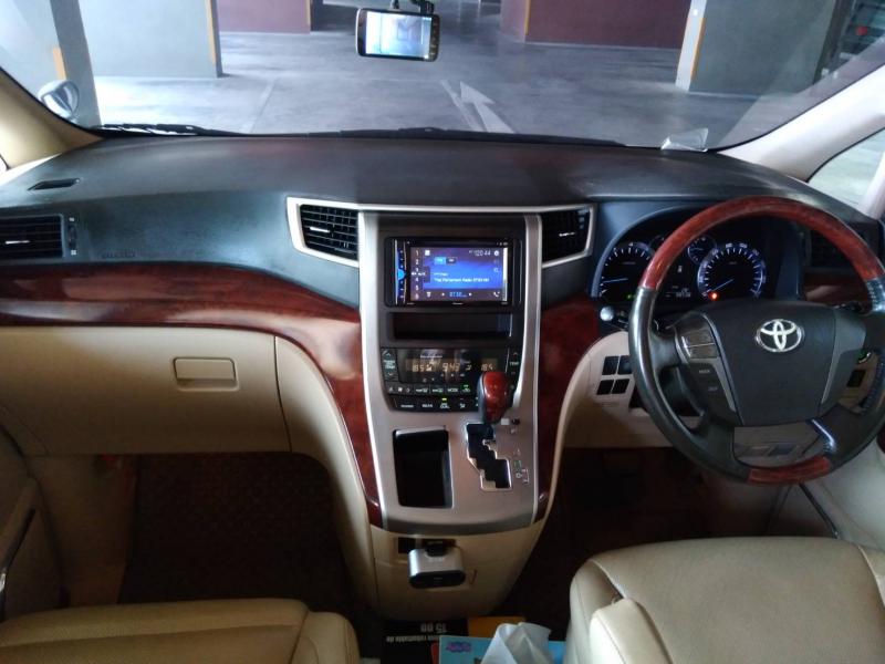 TOYOTA ALPHARD 2010