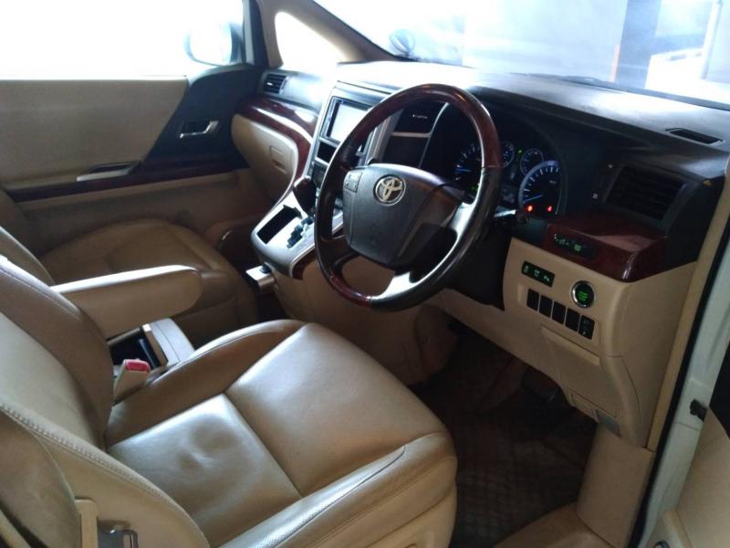 TOYOTA ALPHARD 2010