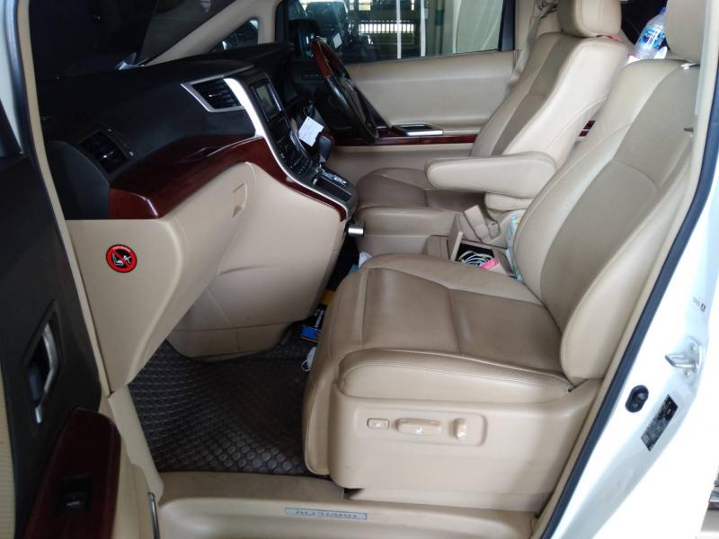 TOYOTA ALPHARD 2010