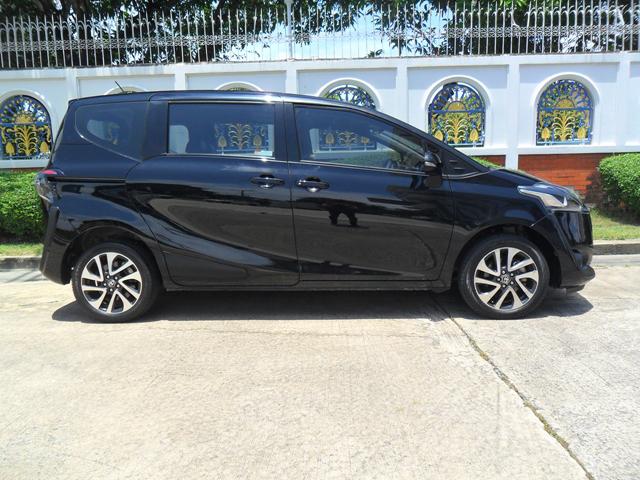 TOYOTA Sienta 2016
