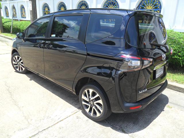 TOYOTA Sienta 2016