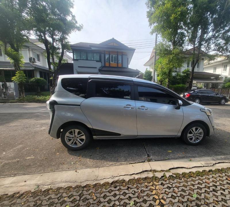 TOYOTA  Sienta 1.5G 2017