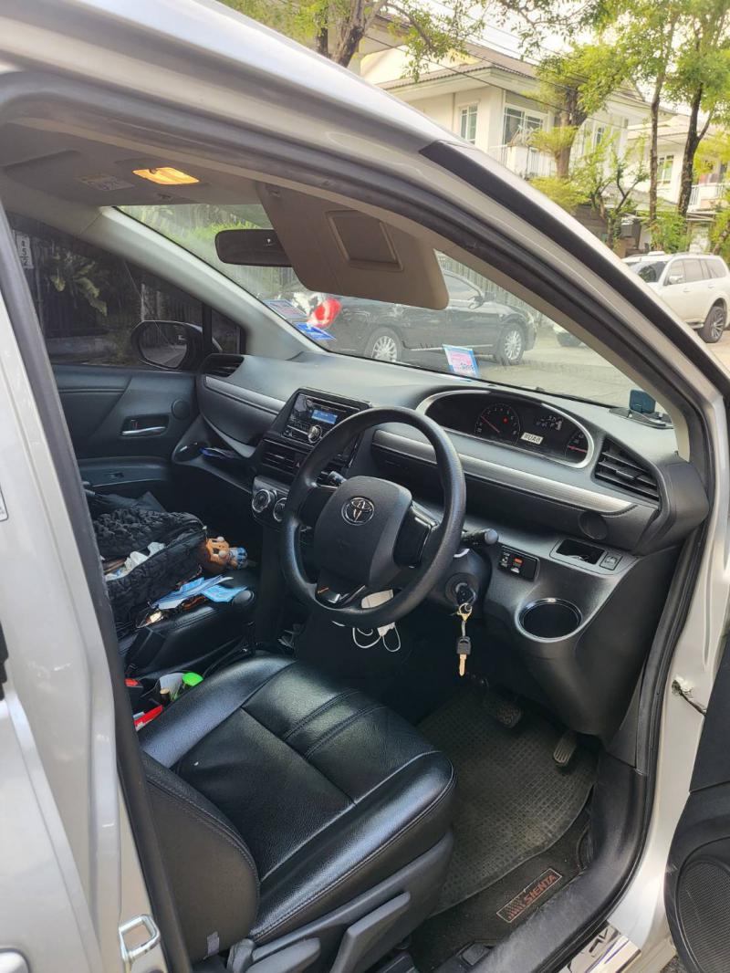 TOYOTA  Sienta 1.5G 2017