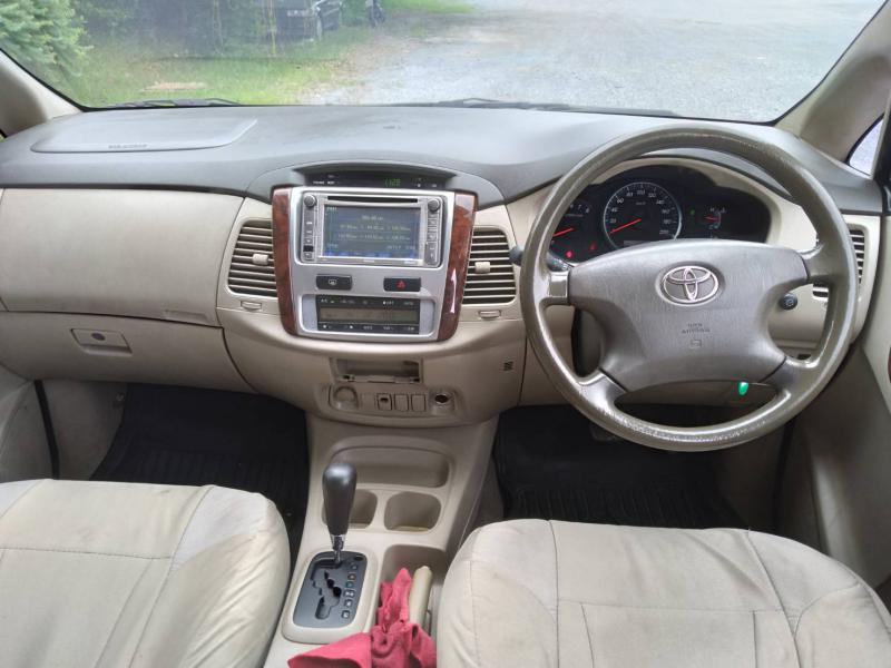 TOYOTA INNOVA 2012