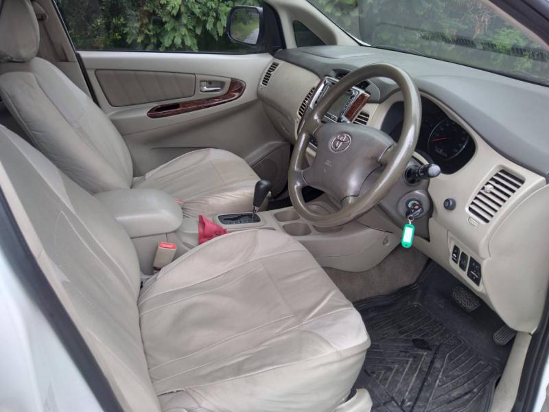TOYOTA INNOVA 2012
