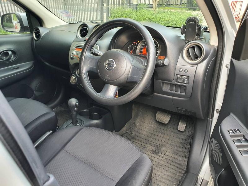 NISSAN March 1.2EL 2011